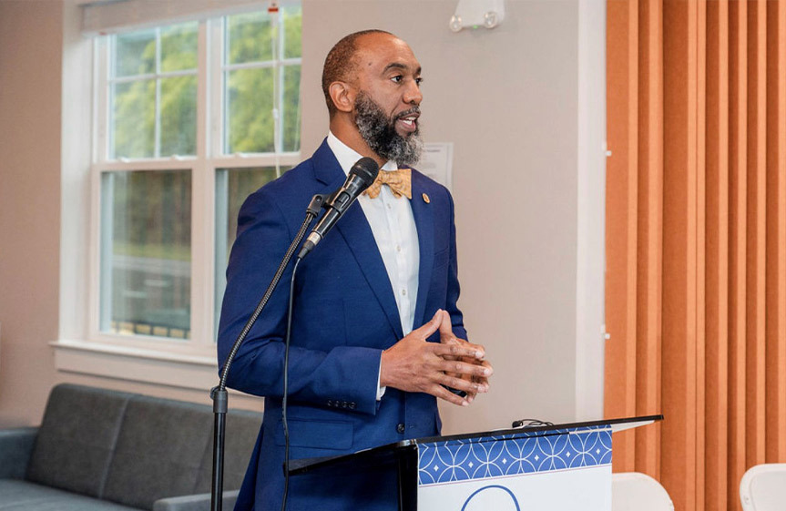 The Executive Director speaking at a podium.